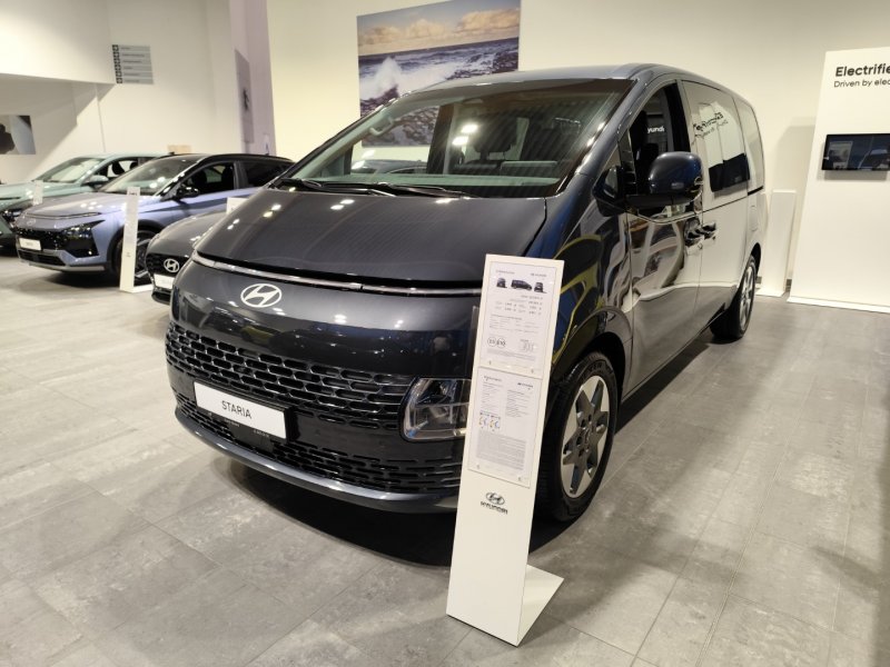 HYUNDAI Staria HEV 1,6L T-GDI 225KM 6AT 9S Smart Vip automat